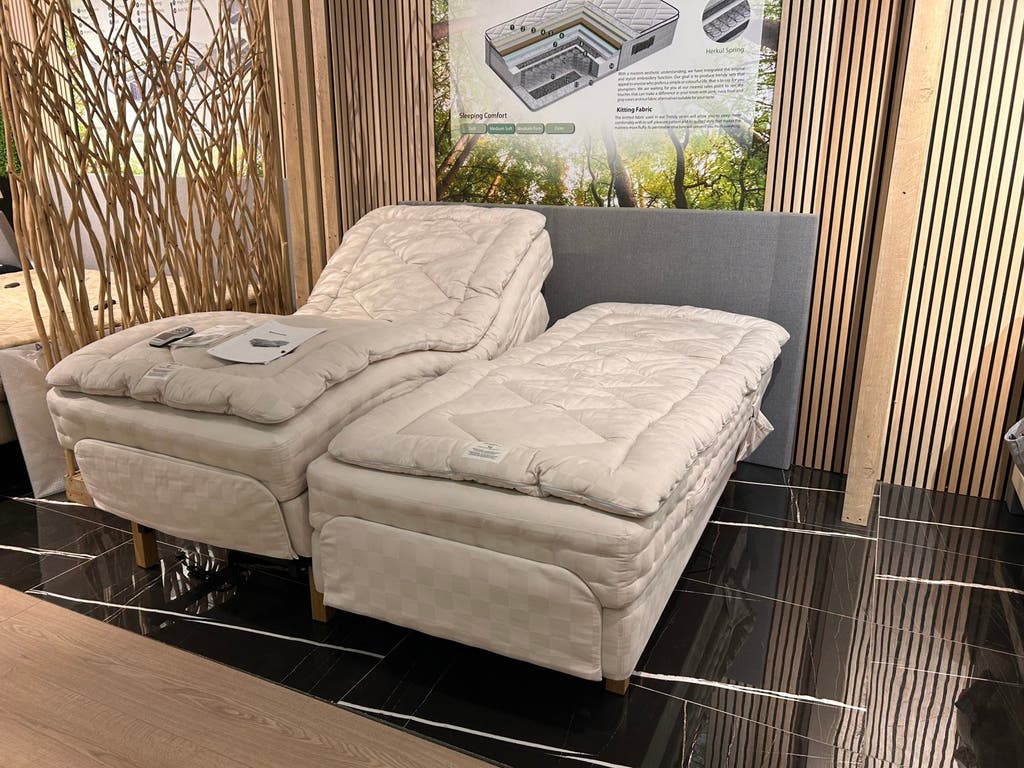 Hastens adjustable BJ 180x210 Zeer Luxe Uitvoering showm.