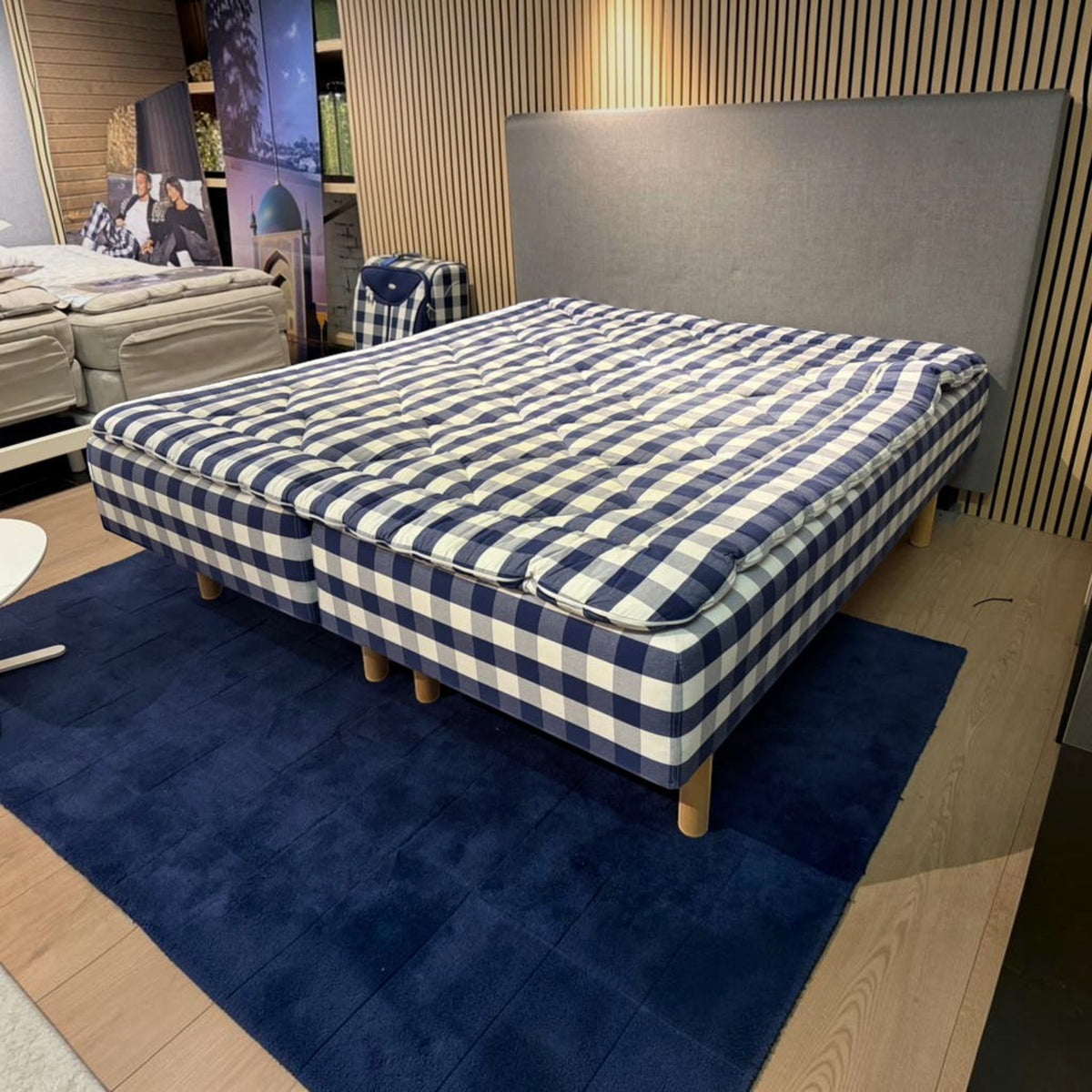 Hastens Superia Extra Firm | 180x210 | Blue check €1400