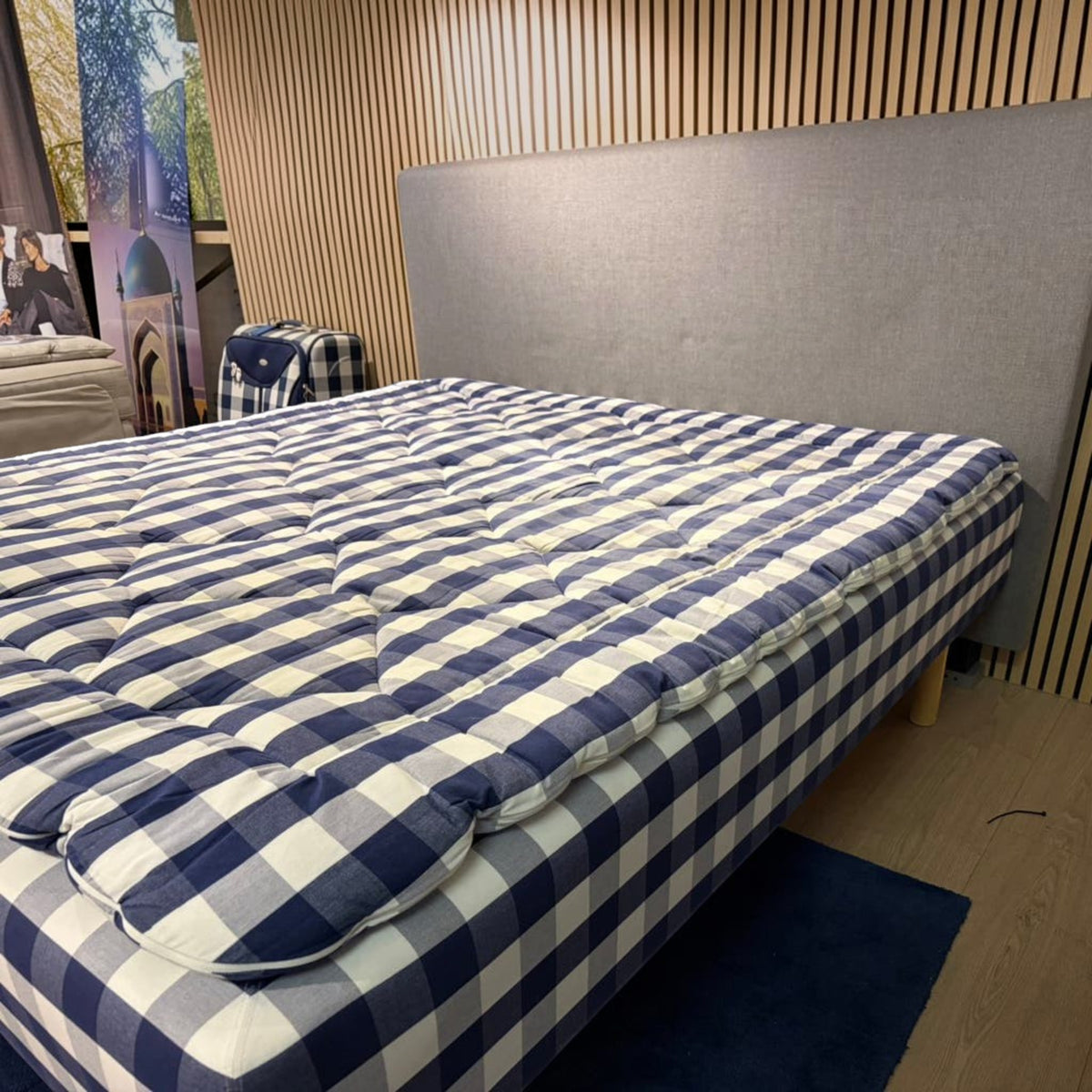 Hastens Superia Extra Firm | 180x210 | Blue check €1400