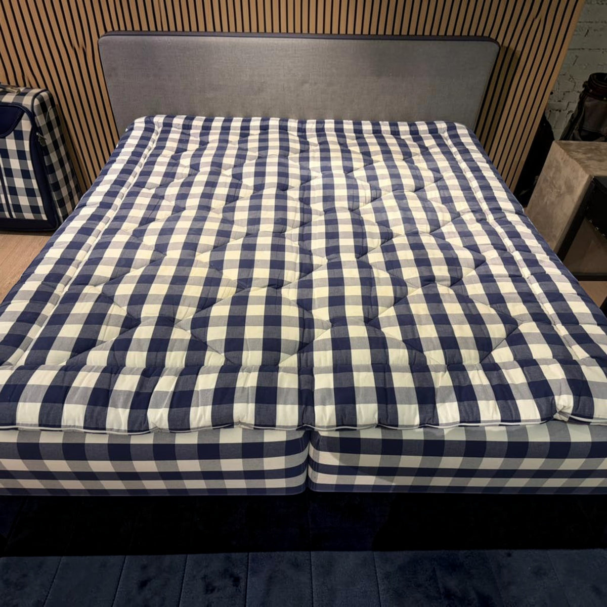 Hastens Superia Extra Firm | 180x210 | Blue check €1400