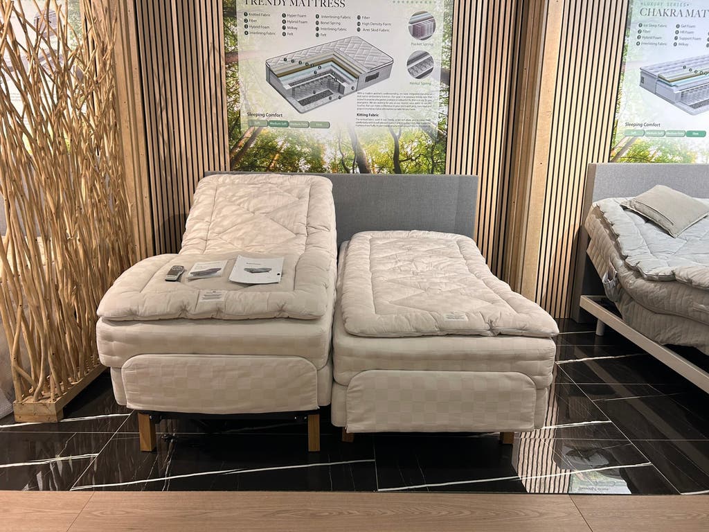 Hastens adjustable BJ 180x210 Zeer Luxe Uitvoering showm.