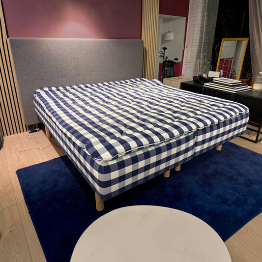 Hastens Superia Extra Firm | 180x210 | Blue check €1400