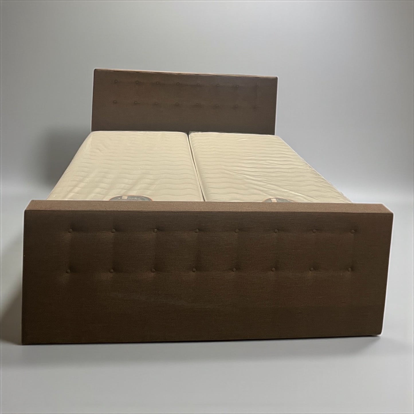 Bruin Knoop Boxspring | 180x210 | Stuntprijs!