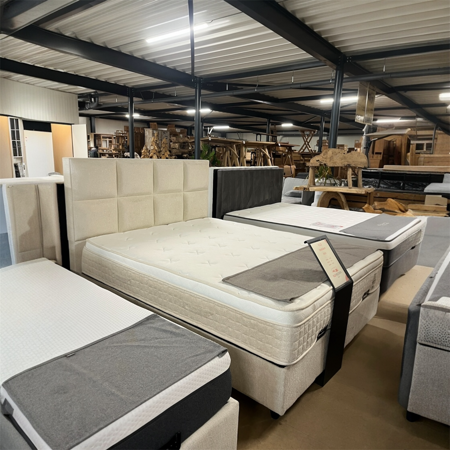 AMORE OPBERGBOX OUTLET LEEGVERKOOP 160X200!