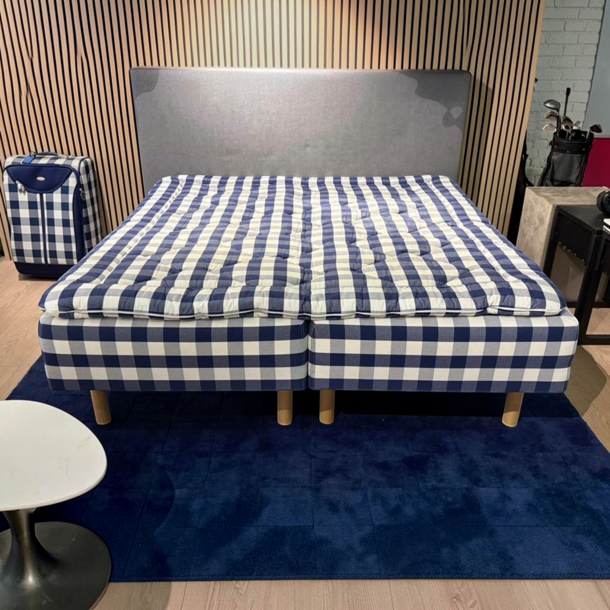 Hastens Superia Extra Firm | 180x210 | Blue check €1400