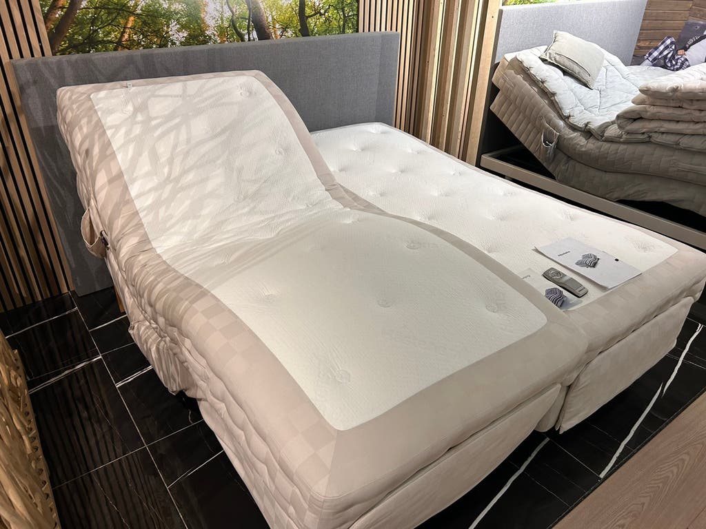Hastens adjustable BJ 180x210 Zeer Luxe Uitvoering showm.