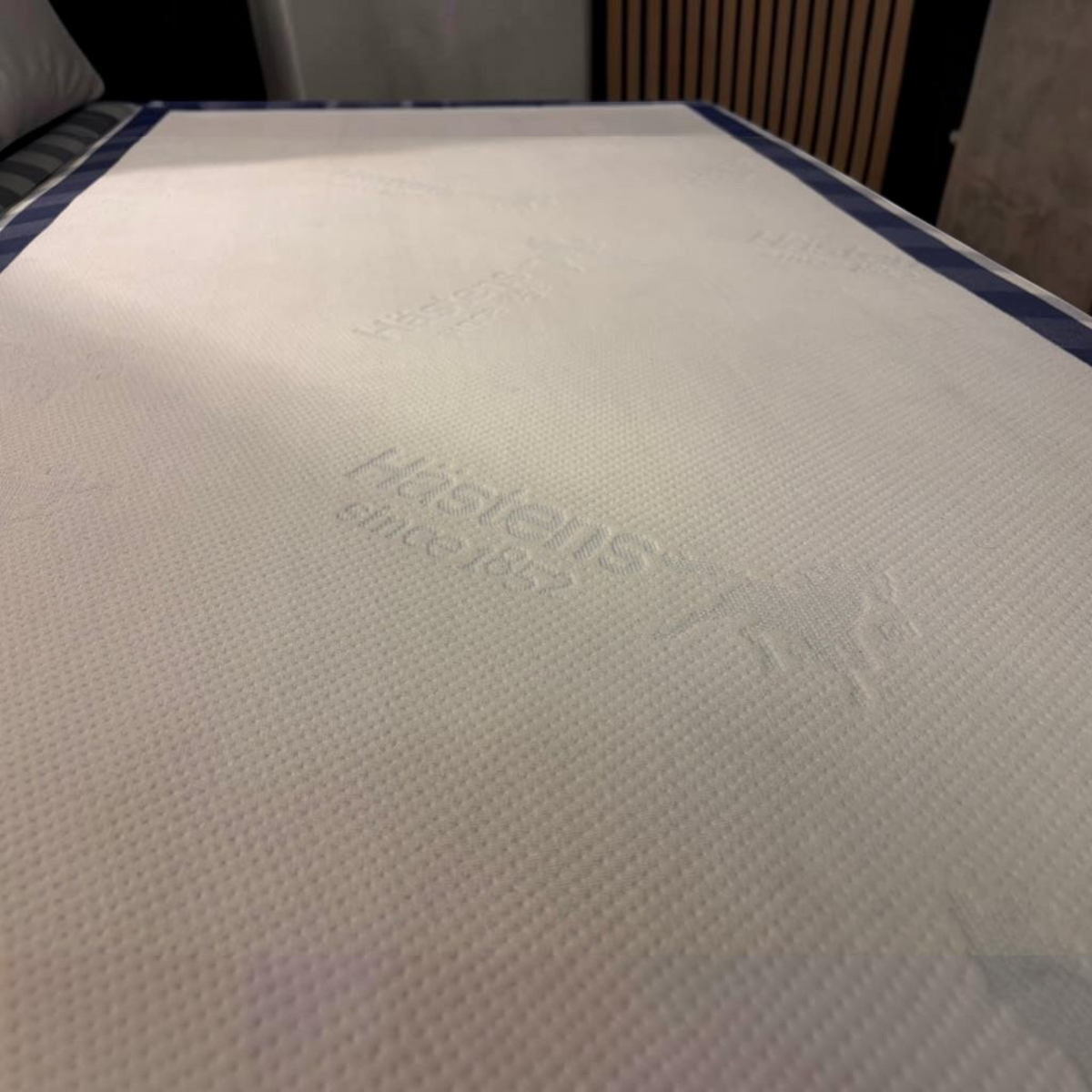 Hastens Superia Extra Firm | 180x210 | Blue check €1400