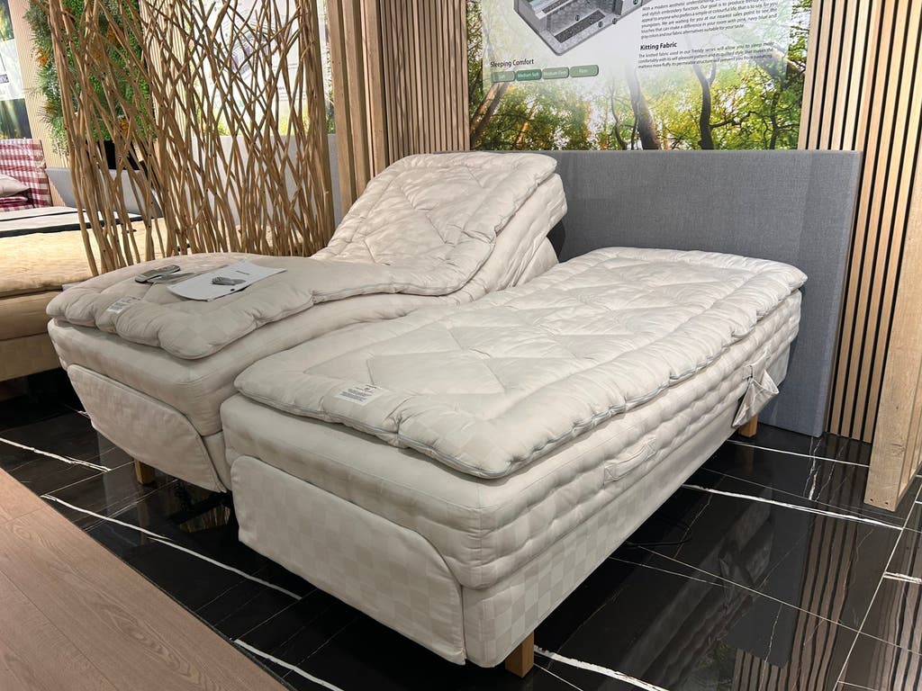 Hastens adjustable BJ 180x210 Zeer Luxe Uitvoering showm.