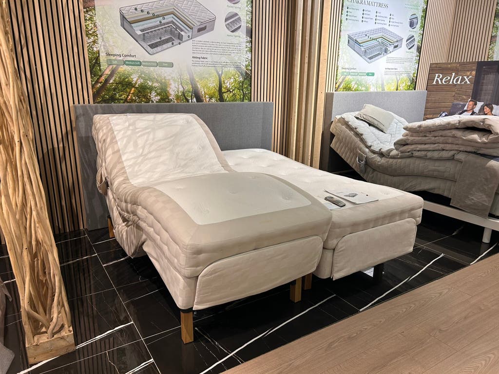 Hastens adjustable BJ 180x210 Zeer Luxe Uitvoering showm.
